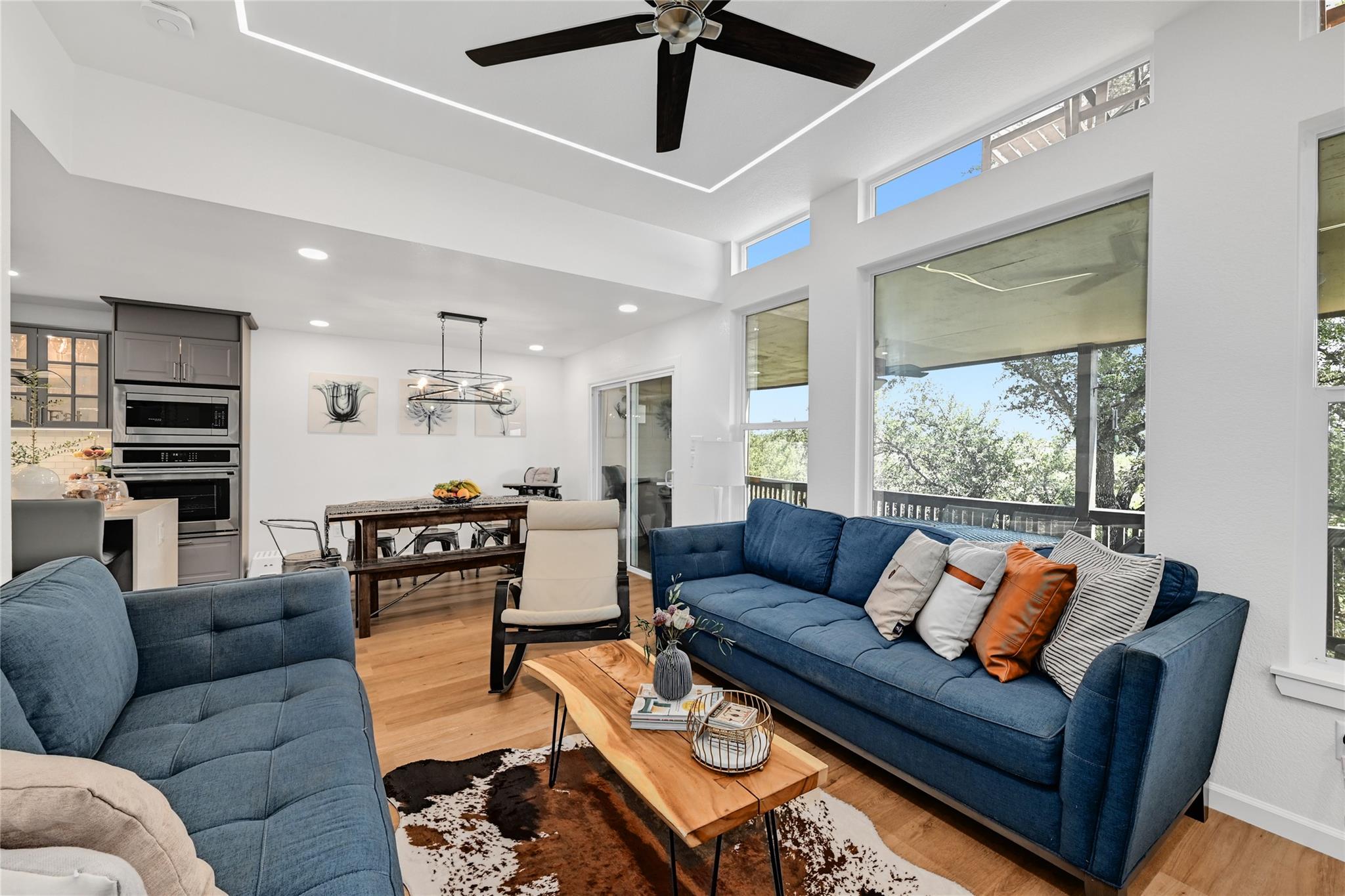 225 Comanche LN
