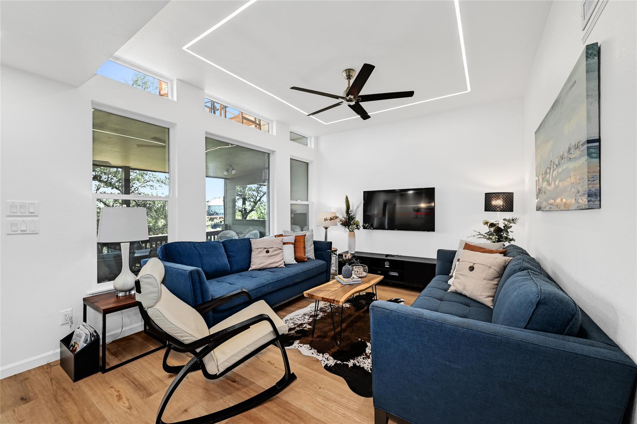225 Comanche LN