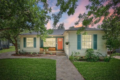 Photo of 1206 Madison Ave, Austin, TX 78757 (MLS # 4149428)