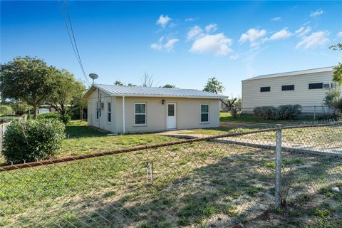 Photo of 106 Overview DR, Zapata, TX 78076 (MLS # 8602335)