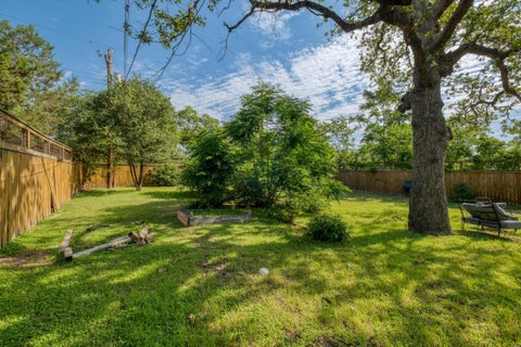 Tiny photo for 1706 Pennsylvania Ave, Austin, TX 78702 (MLS # 2330606)