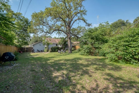 Tiny photo for 1706 Pennsylvania Ave, Austin, TX 78702 (MLS # 2330606)