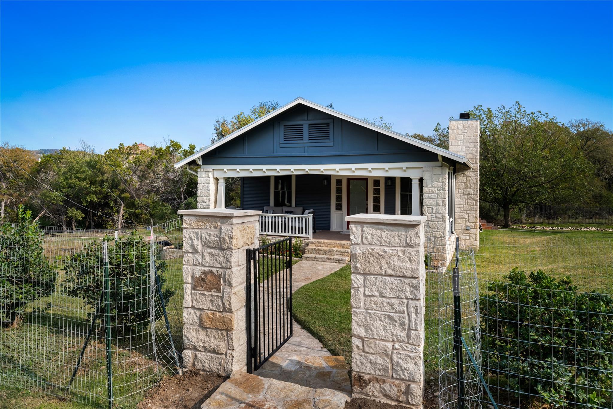 2703 De Soto DR