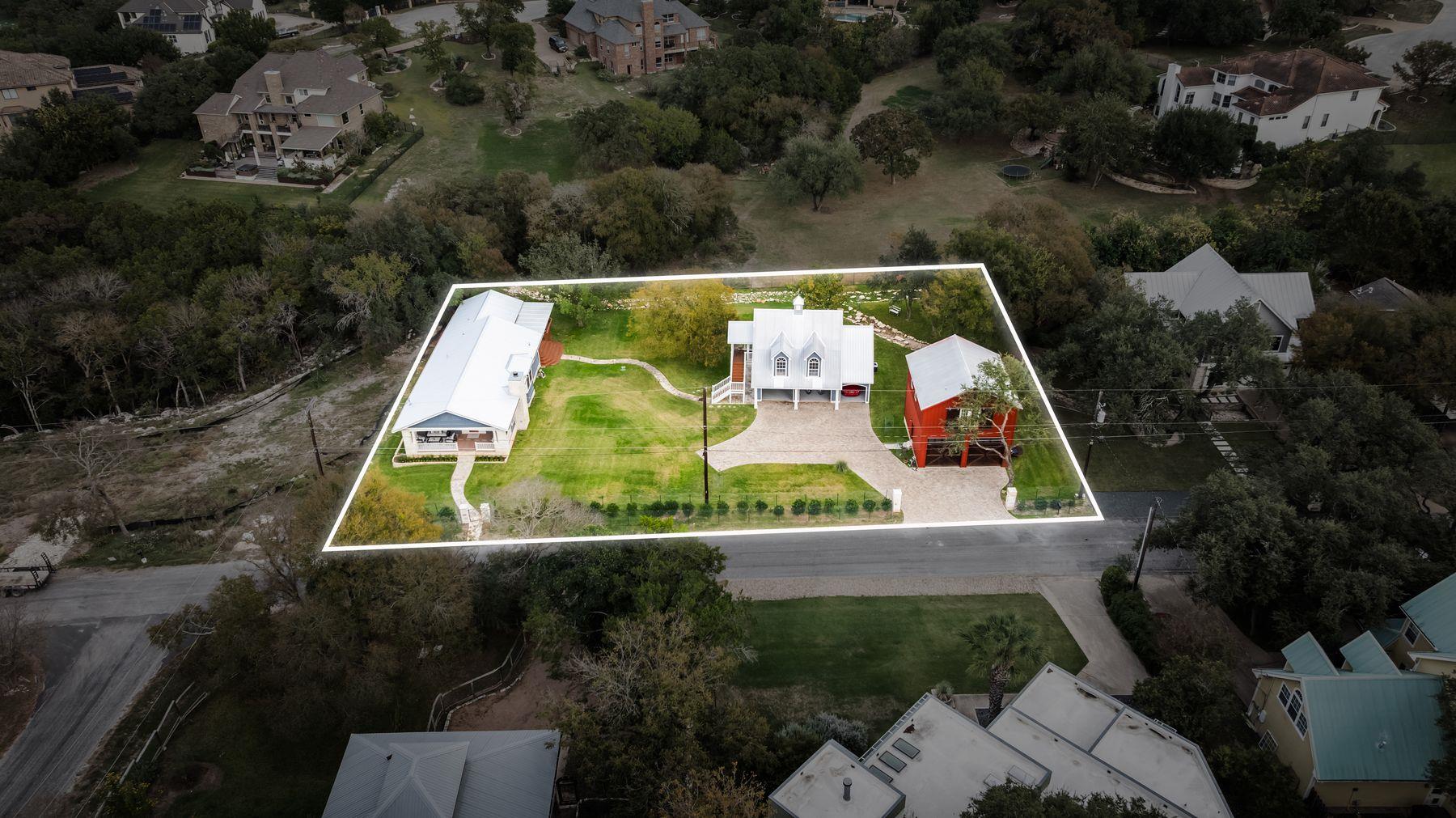 2701 & 2703 De Soto DR