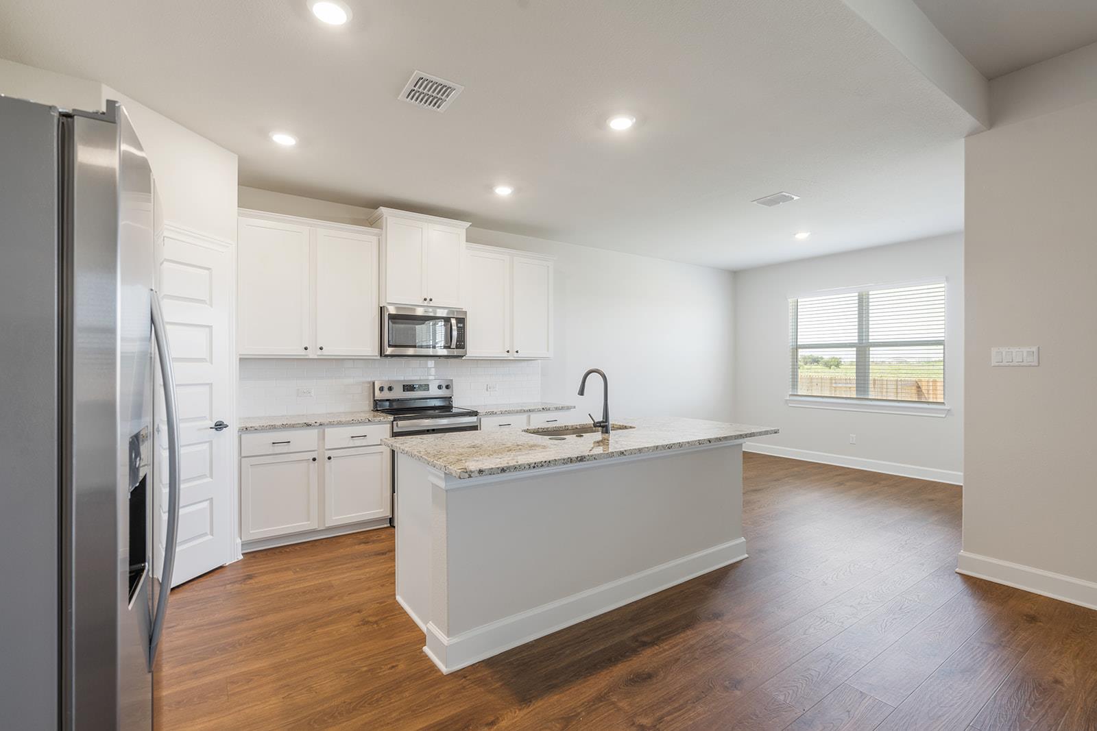 513 W Luna Blue LN