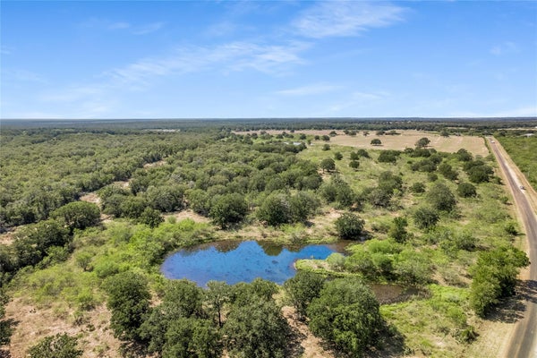 5637 JEDDO RD, WAELDER, TX 78959 - Image cfde5013a6e0ed85e08fd82596c8c6b2/3922522171