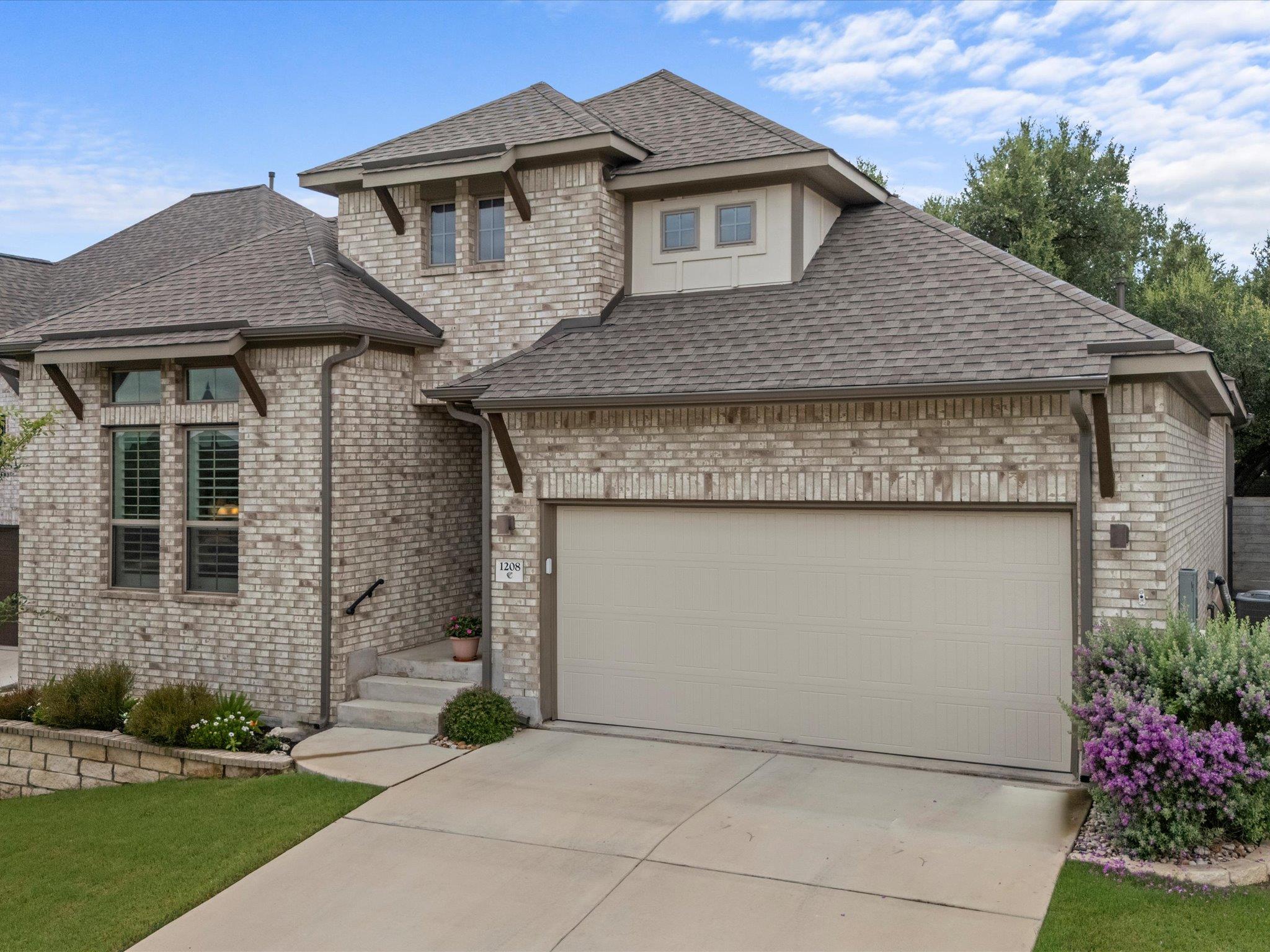 1208 WOLF HOLLOW DR