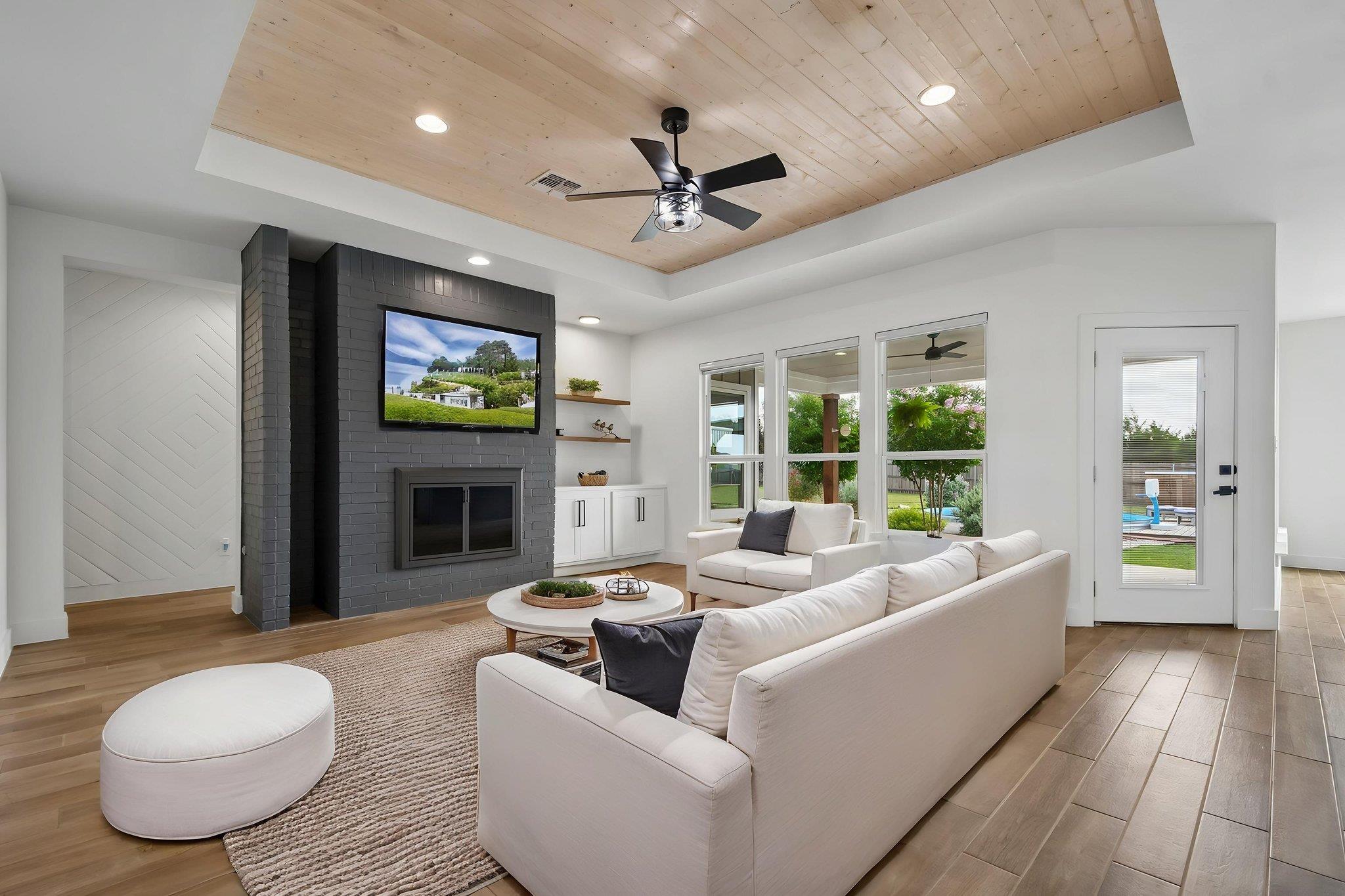 109 Silverado DR