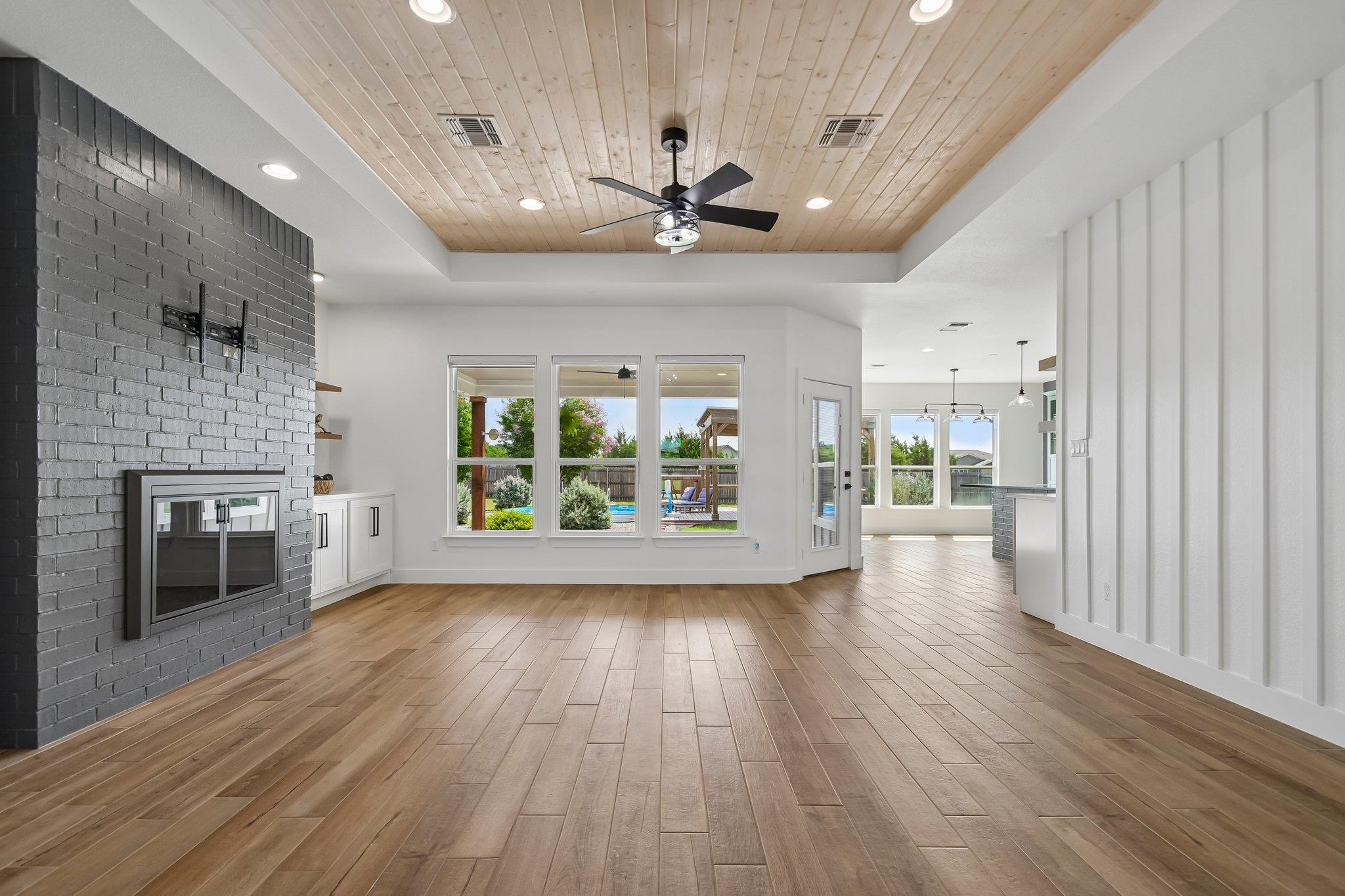 109 Silverado DR