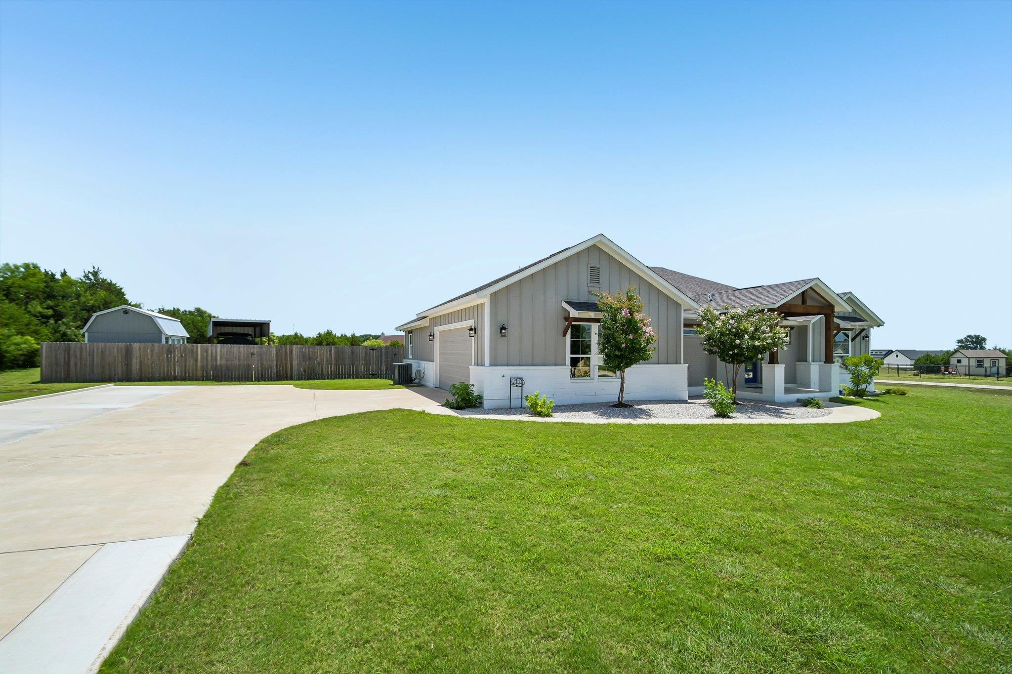 109 Silverado DR