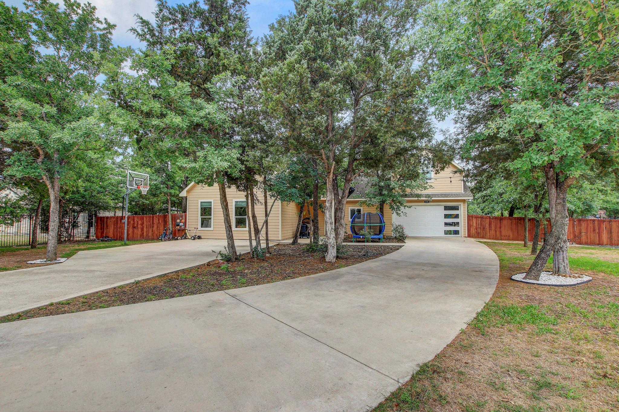 135 Romeria DR