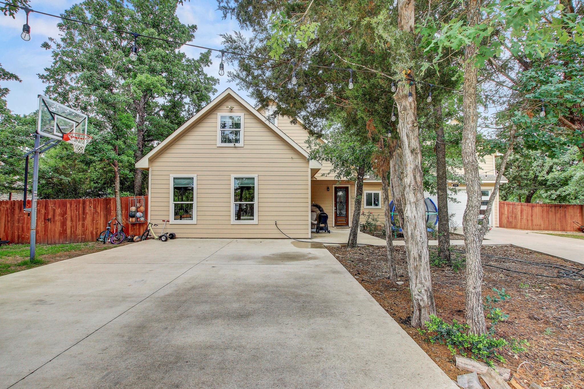 135 Romeria DR