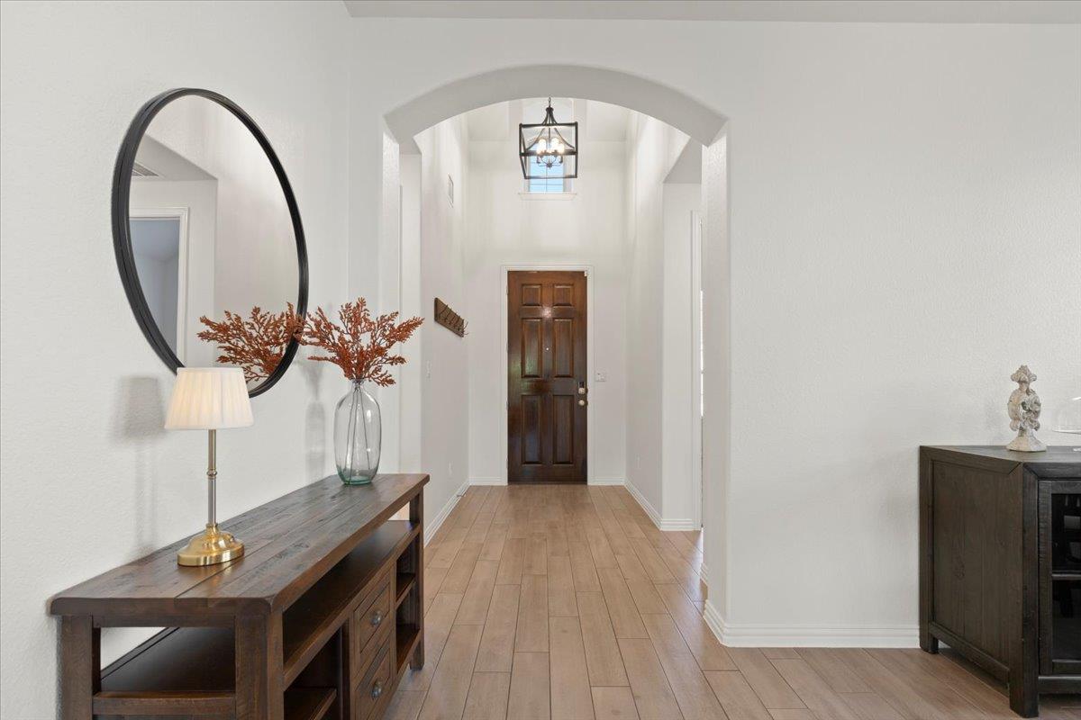 225 Fontainebleau ST