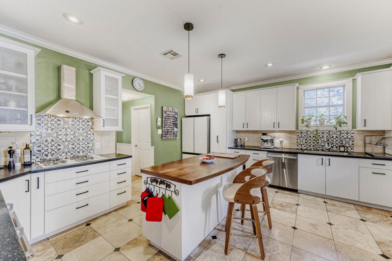 6925 Robert Dixon DR