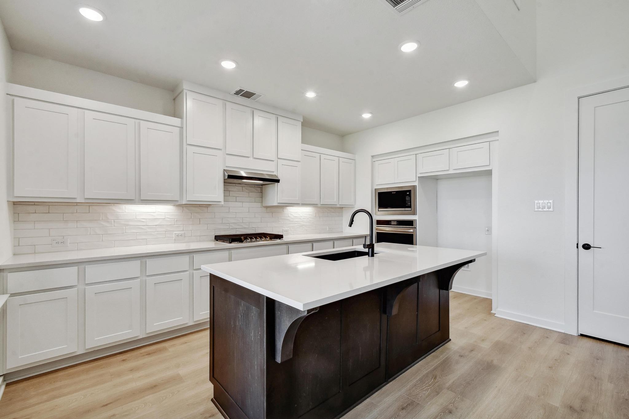596 Biscayne Bay BND