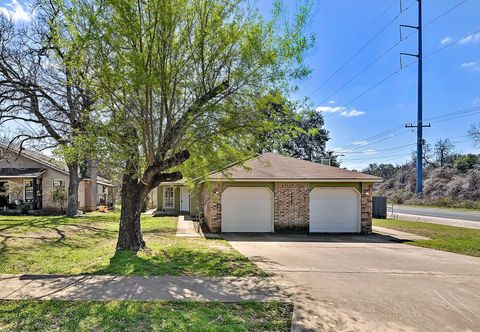 Photo of 4407 Limewood CT, Austin, TX 78727 (MLS # 3071985)