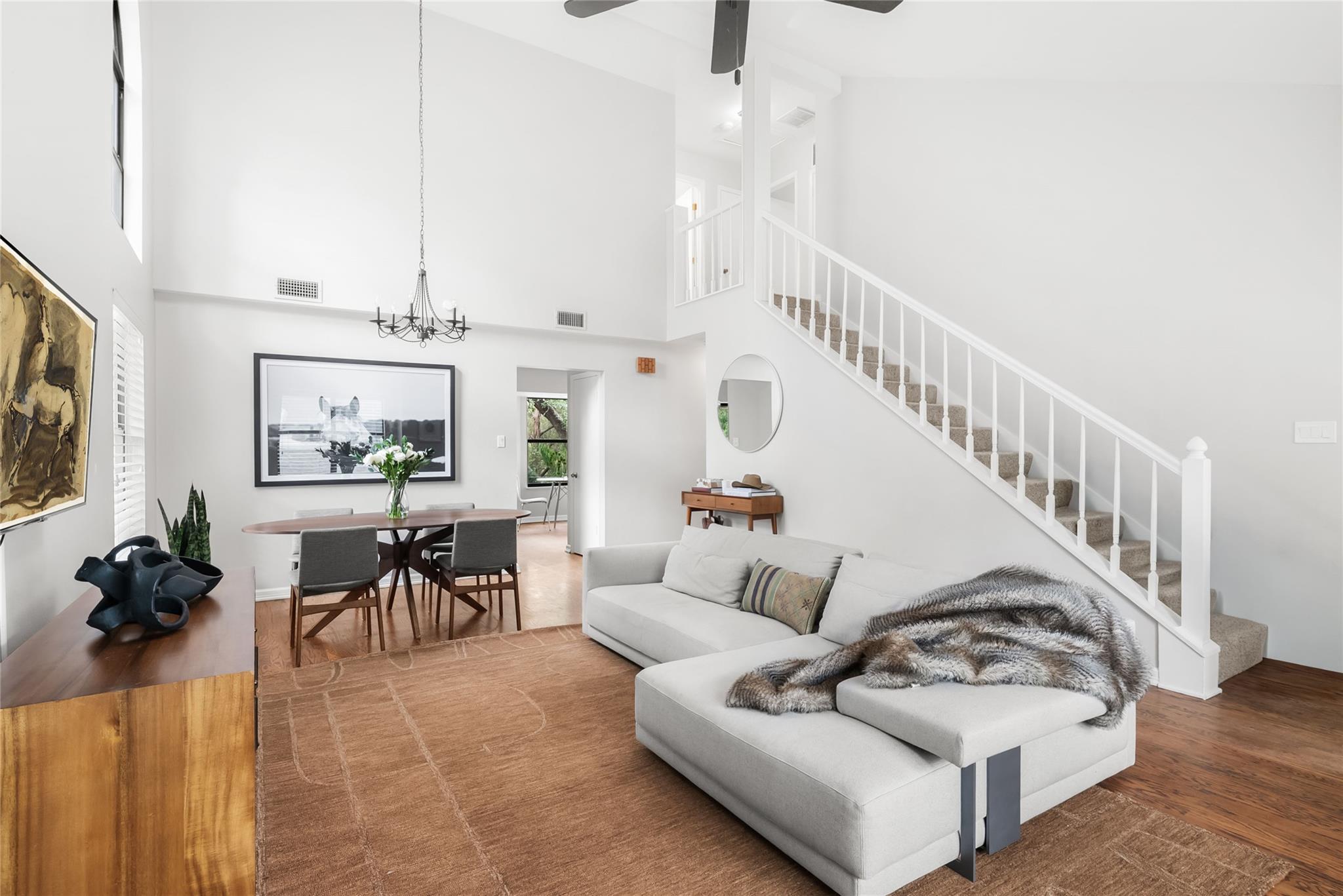 108 W SPRING DR