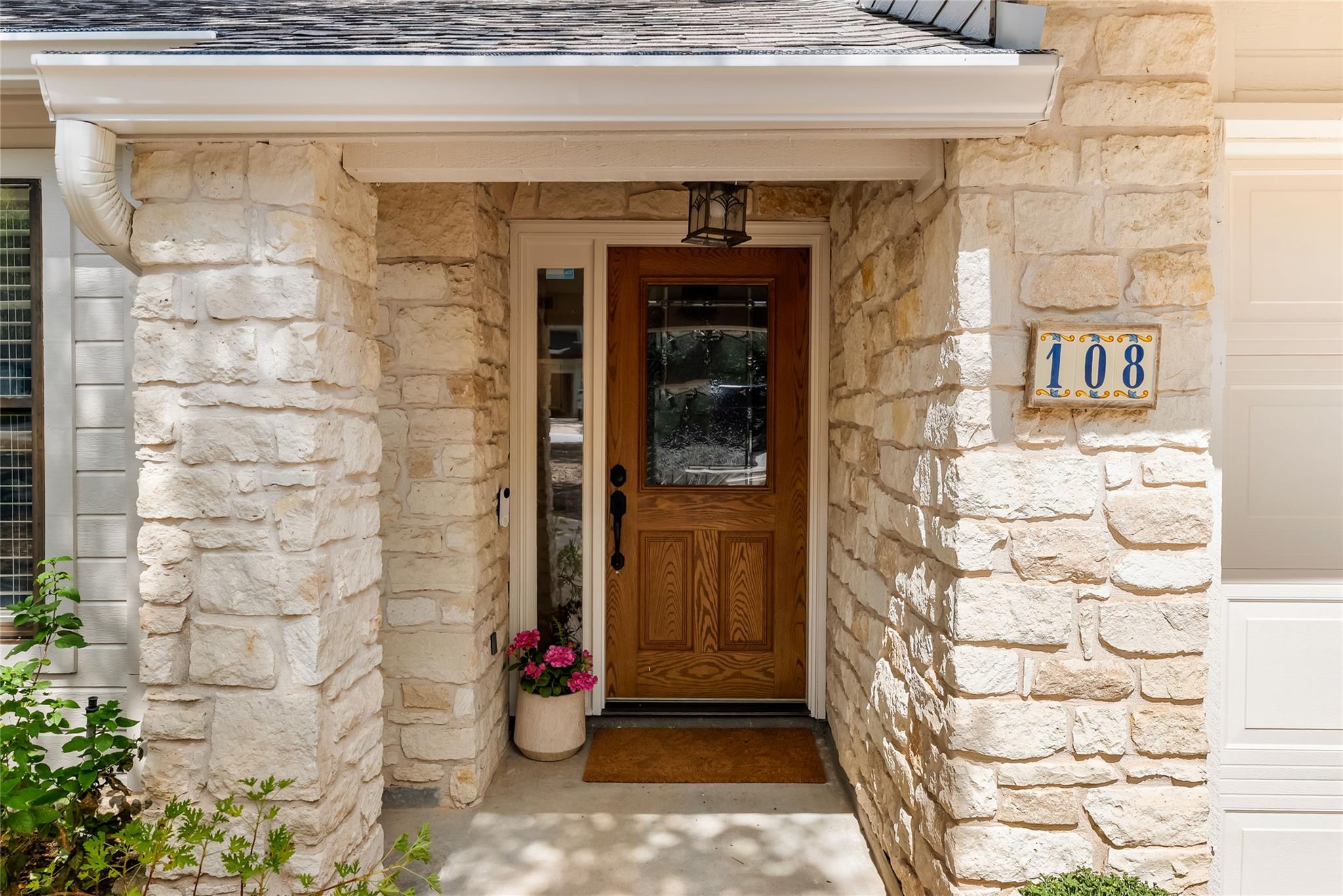 108 W SPRING DR