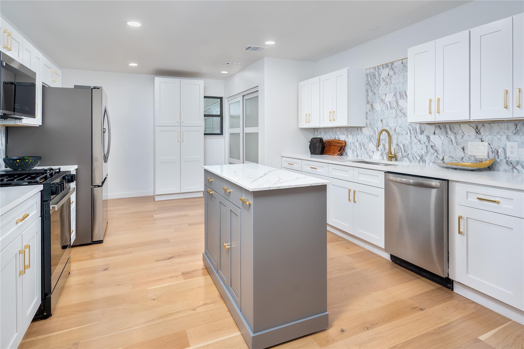 7803 Manassas DR