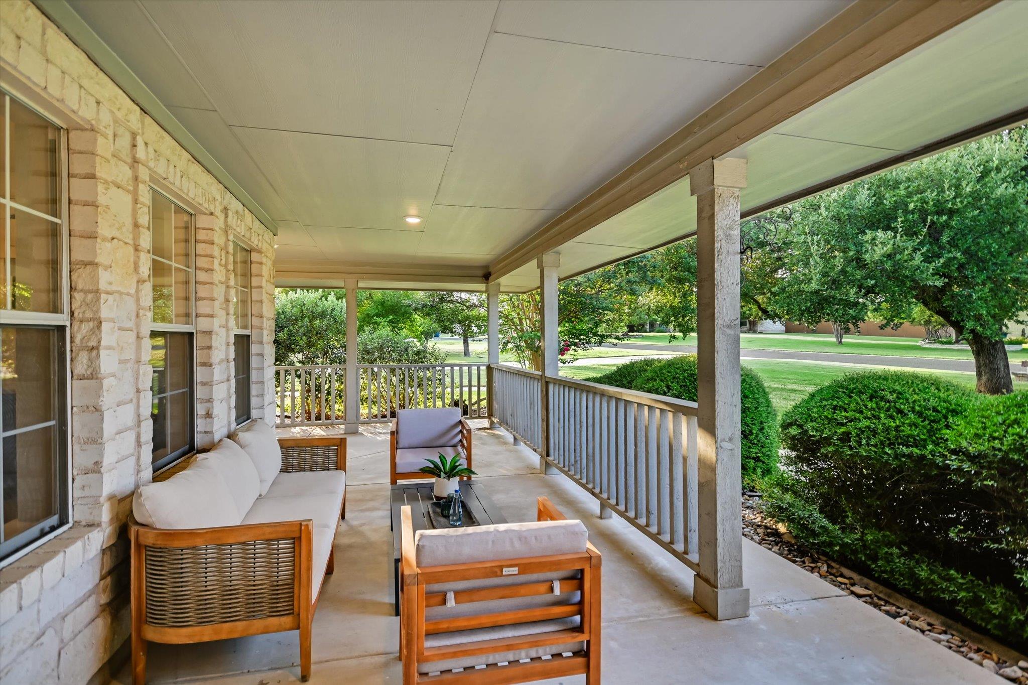 106 Lakeview LN
