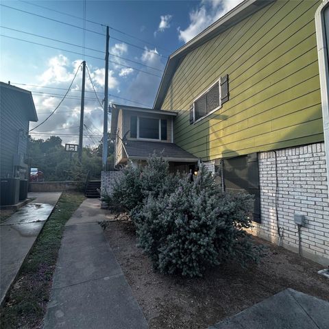 Photo of 7204 Creekside DR #B, Austin, TX 78752 (MLS # 5333825)