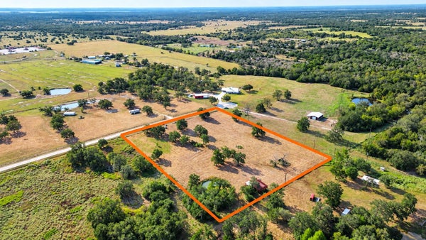 464 BRIA BND, CALDWELL, TX 77836 - Image d0d30d79478912db6ebcfa6eb6bf9e54/559725964
