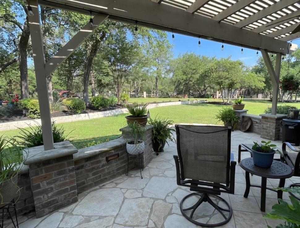 107 W Majestic Oak LN