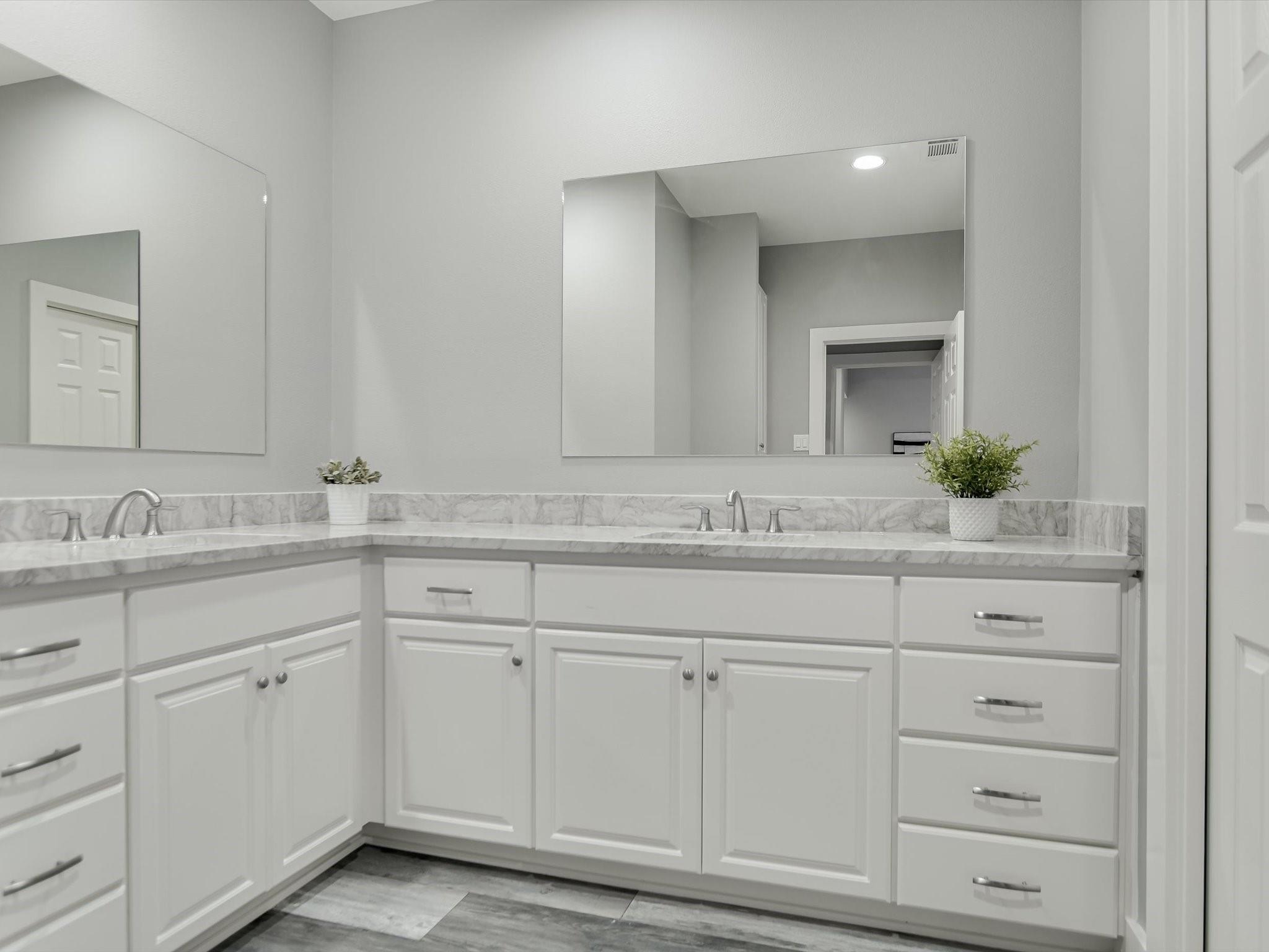Spicewood, Texas 78669, United States, 3 Bedrooms Bedrooms, ,3 BathroomsBathrooms,Residential,Pending,52466