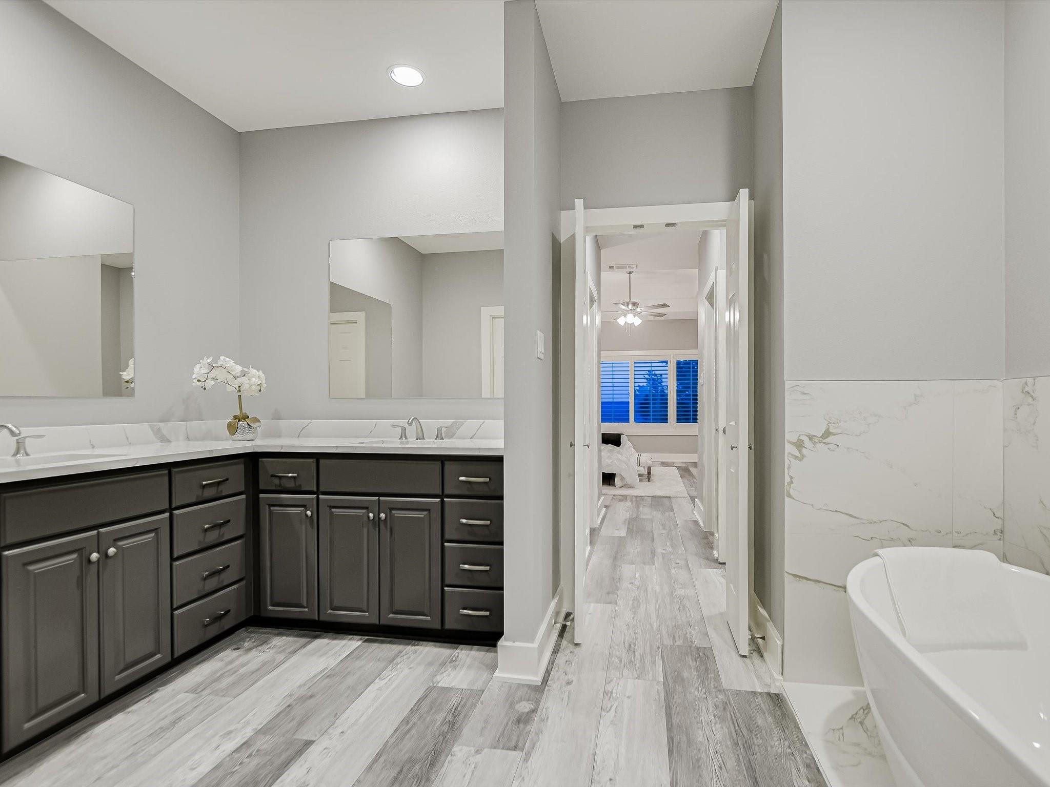 Spicewood, Texas 78669, United States, 3 Bedrooms Bedrooms, ,3 BathroomsBathrooms,Residential,Pending,52466