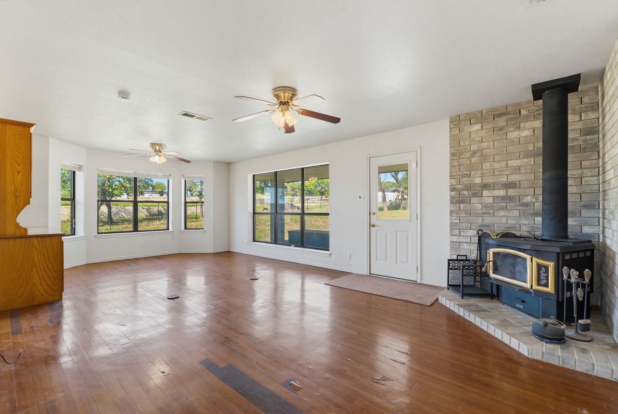 7122 Mountain View DR