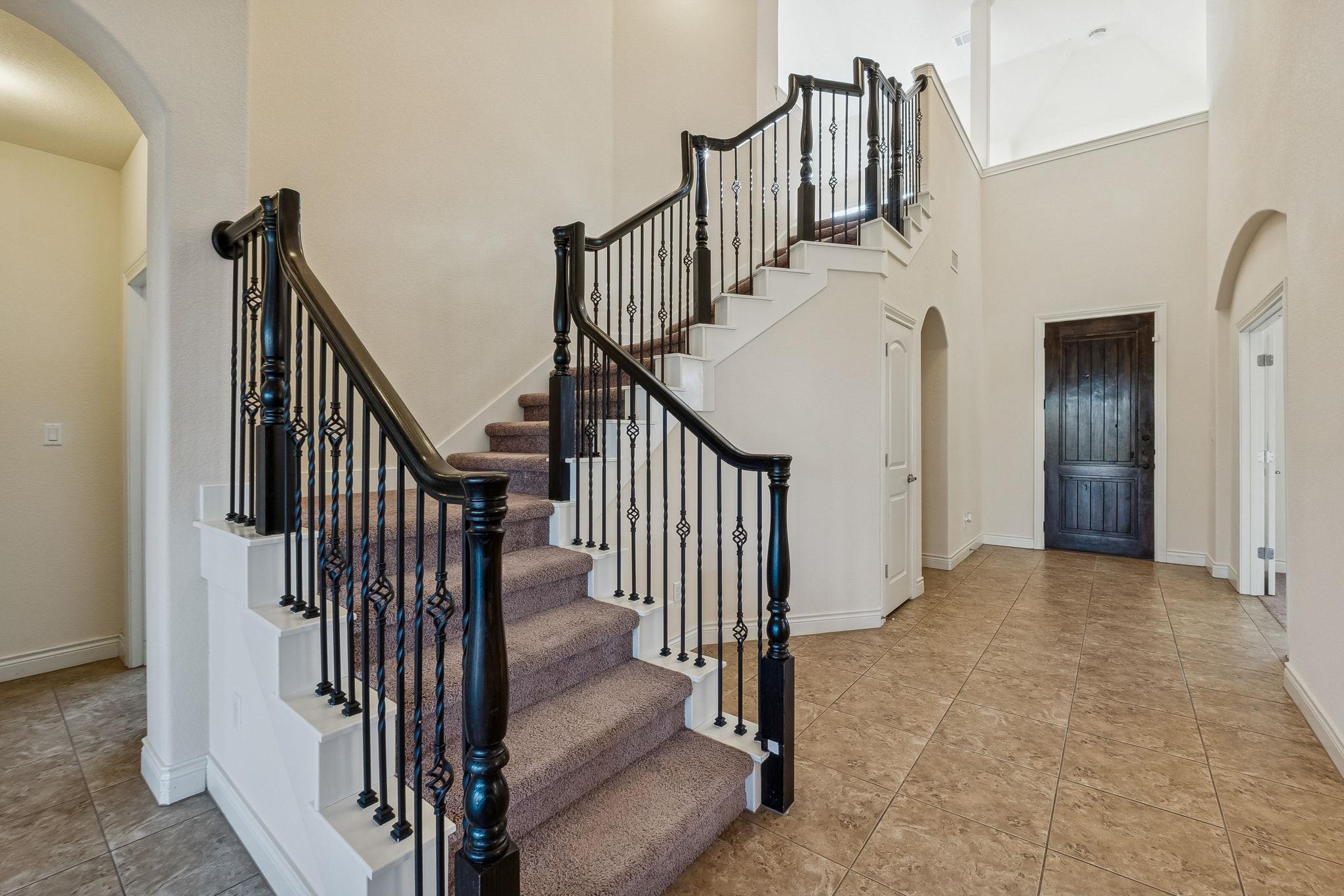 3900 Crispin Hall LN