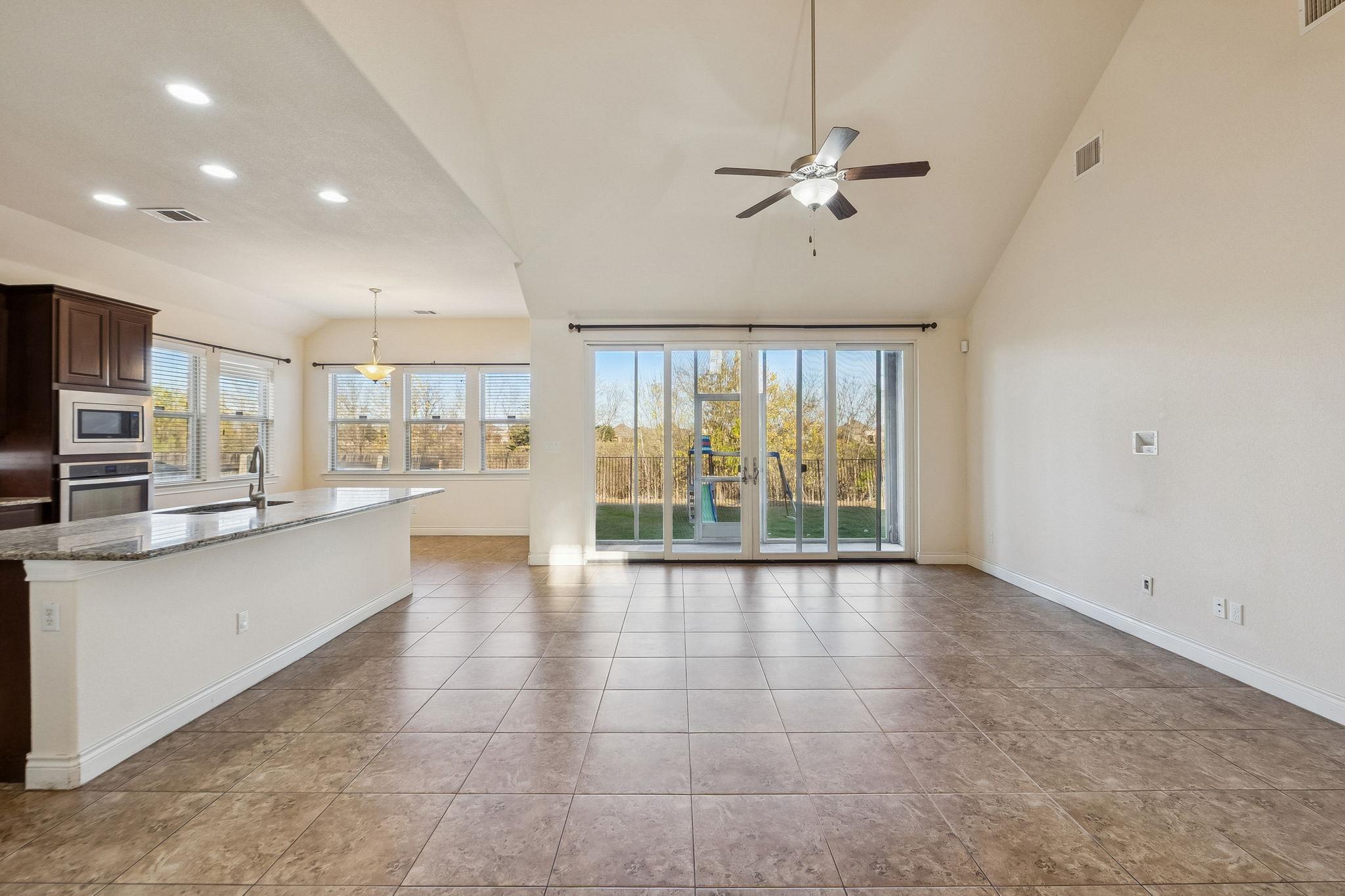 3900 Crispin Hall LN