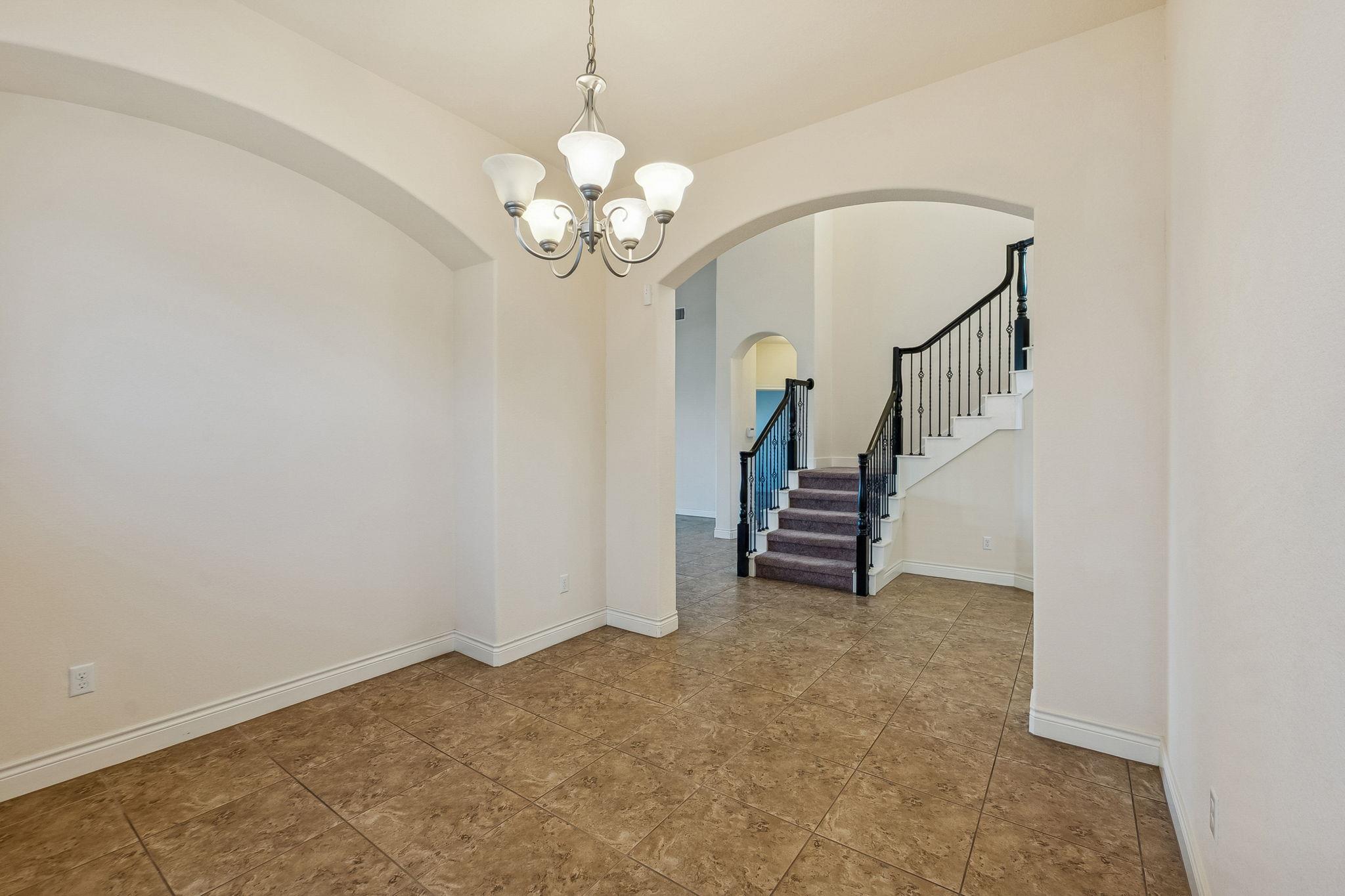 3900 Crispin Hall LN