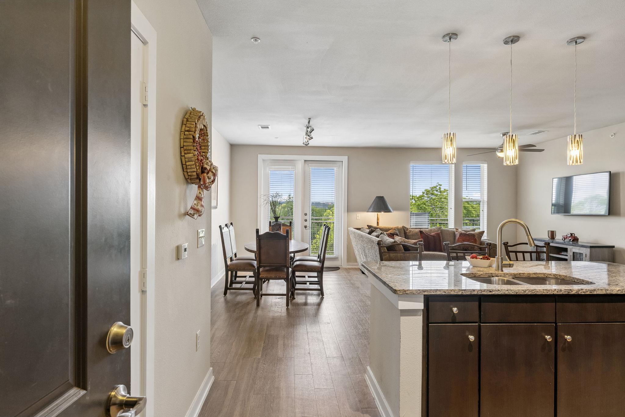 1900 Barton Springs RD 5032