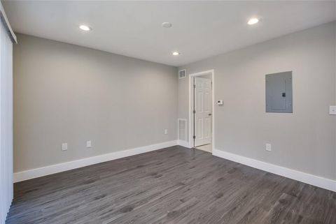 Tiny photo for 935 La Posada DR #142, Austin, TX 78752 (MLS # 5542115)