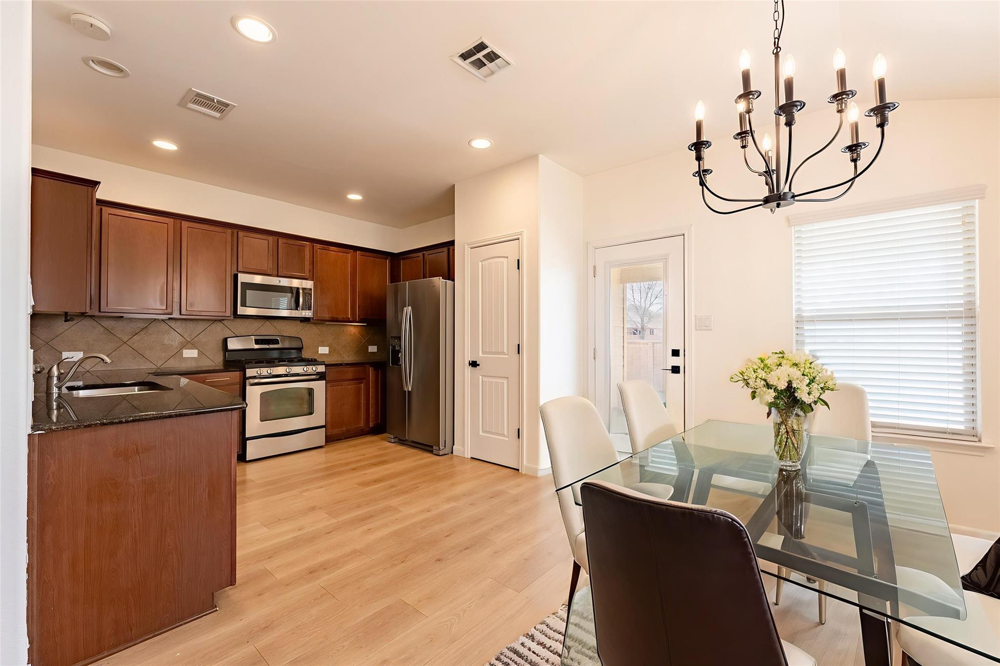 1437 April Meadows LOOP