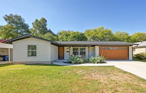 Photo of 5600 Delwood DR, Austin, TX 78723 (MLS # 1932510)