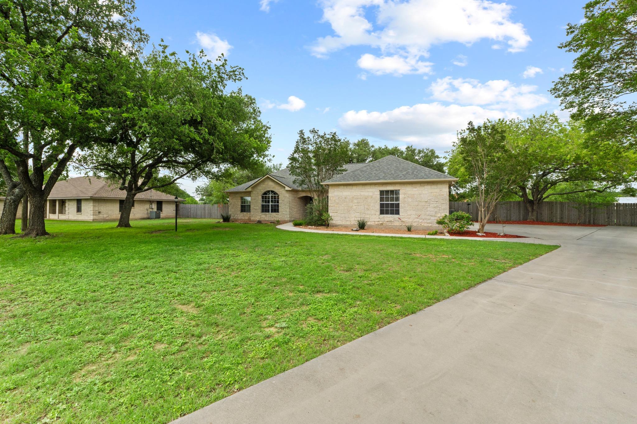303 Pin Oak CT