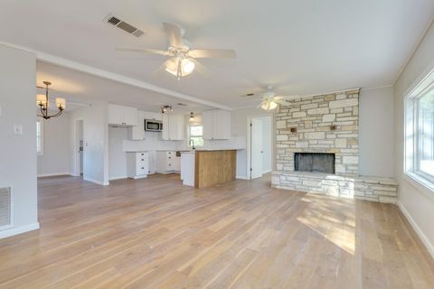 318 S Avenue C Elgin TX 78621
