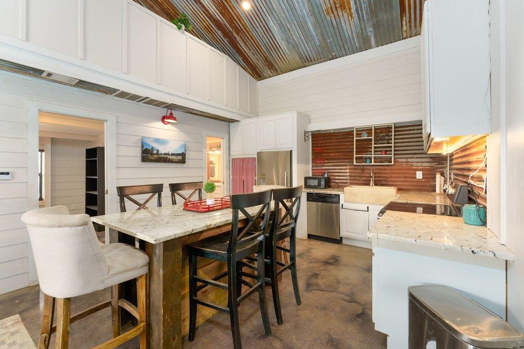 Spicewood, Texas, 78669, United States, 5 Bedrooms Bedrooms, ,6 BathroomsBathrooms,Residential,Active,2007979