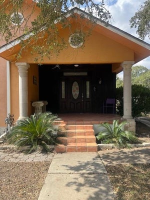 600 S PECAN AVE, LULING, TX 78648 - Image d270d9066910bfe52f1ba036f718eeb4/932215871