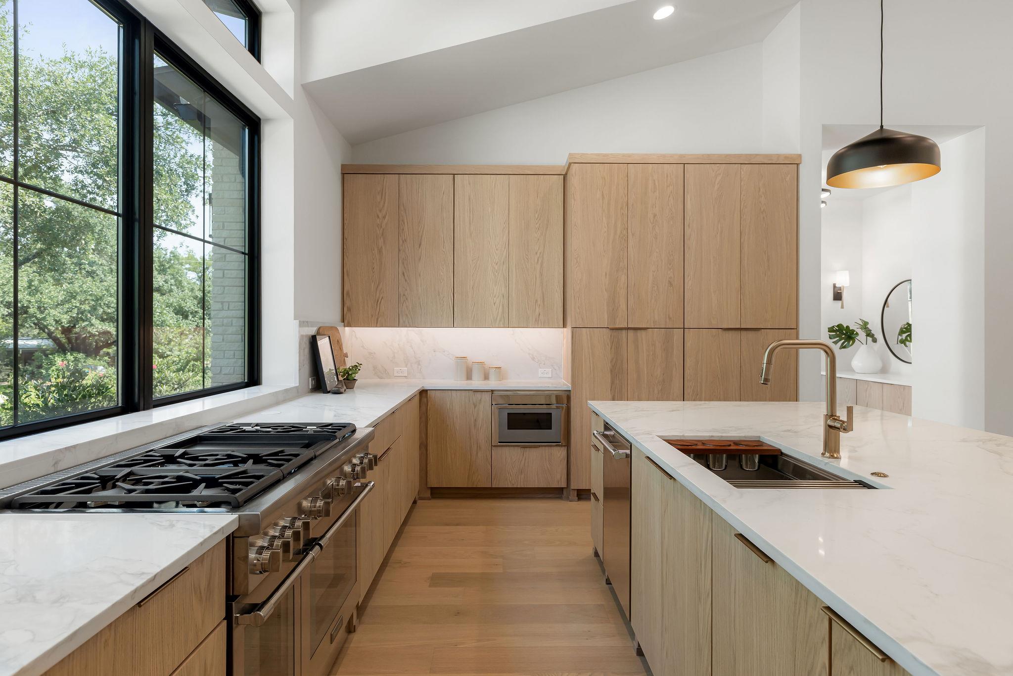 1001 Bluebonnet LN