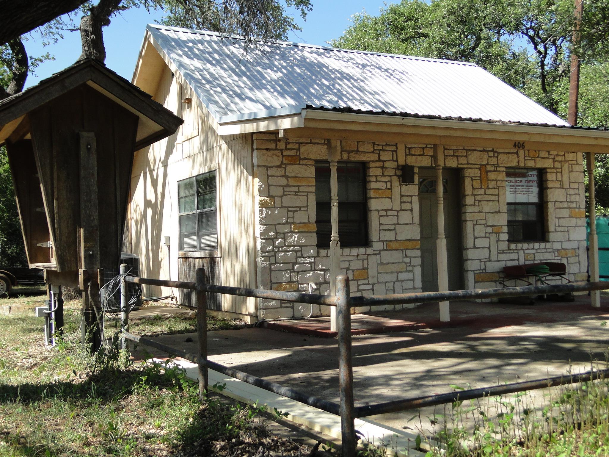 406 W Main ST