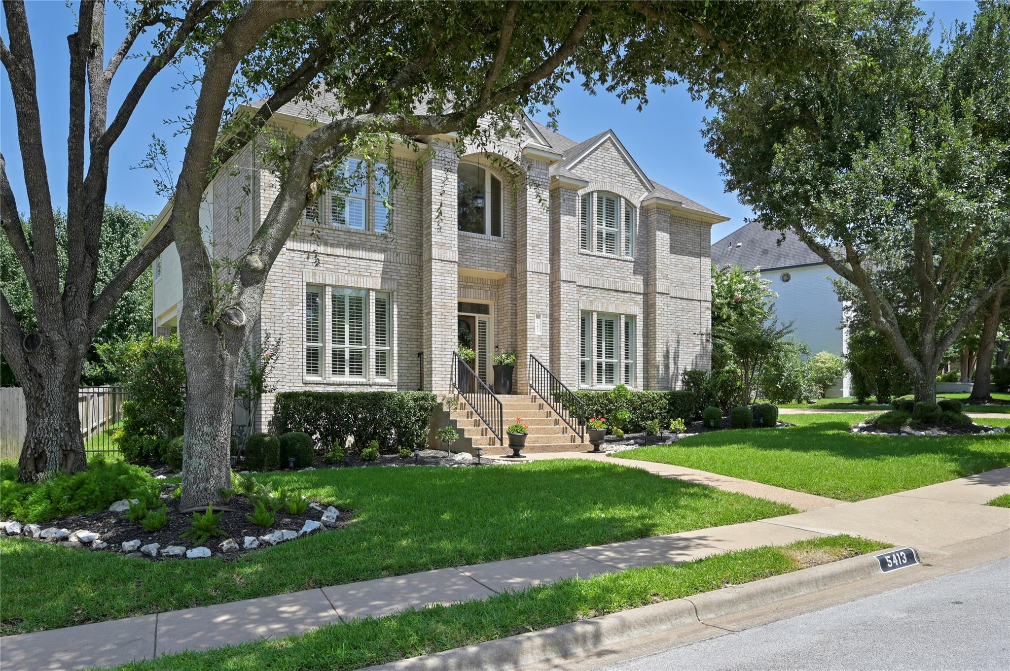 5413 Merrywing CIR