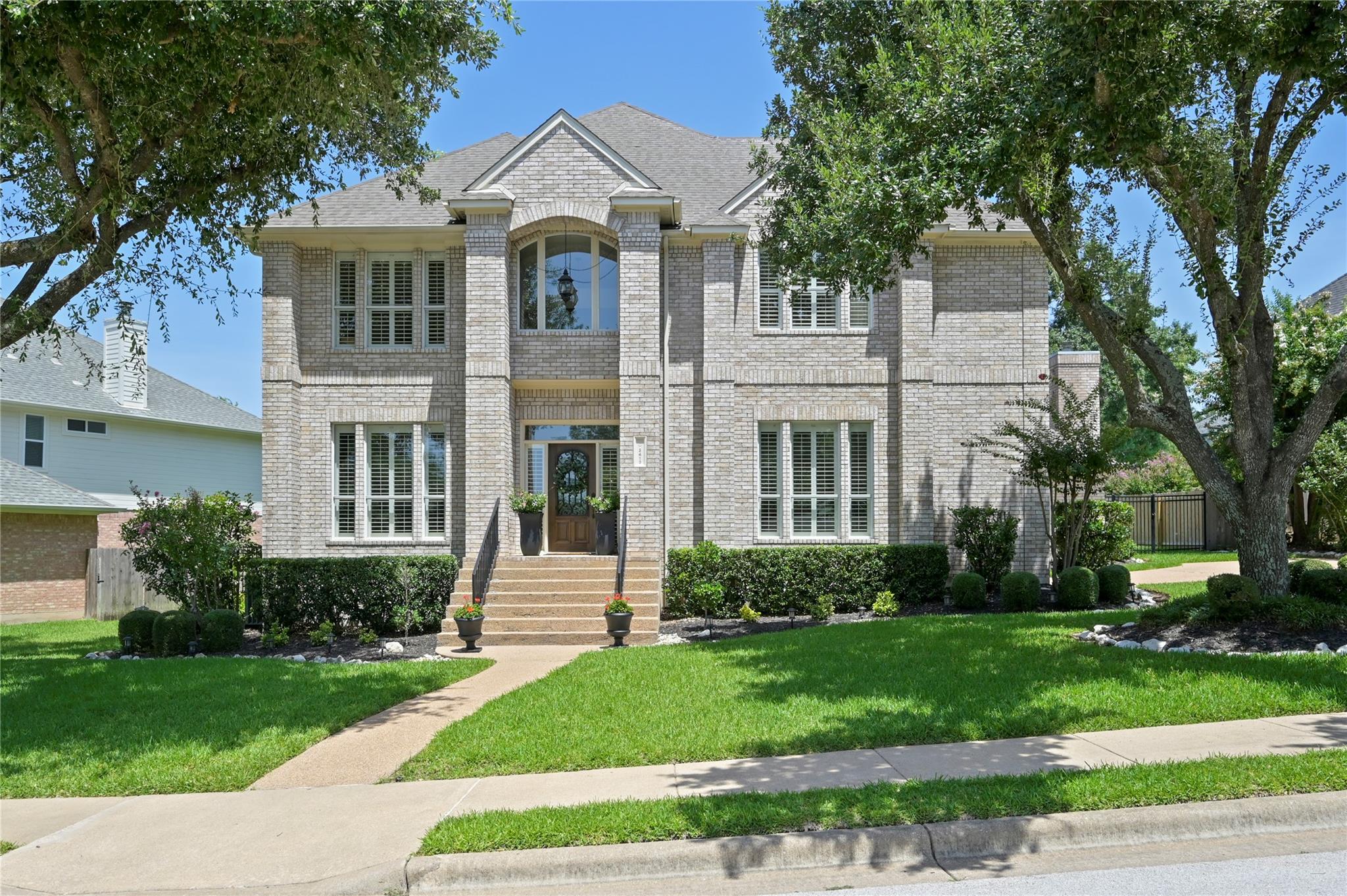 5413 Merrywing CIR