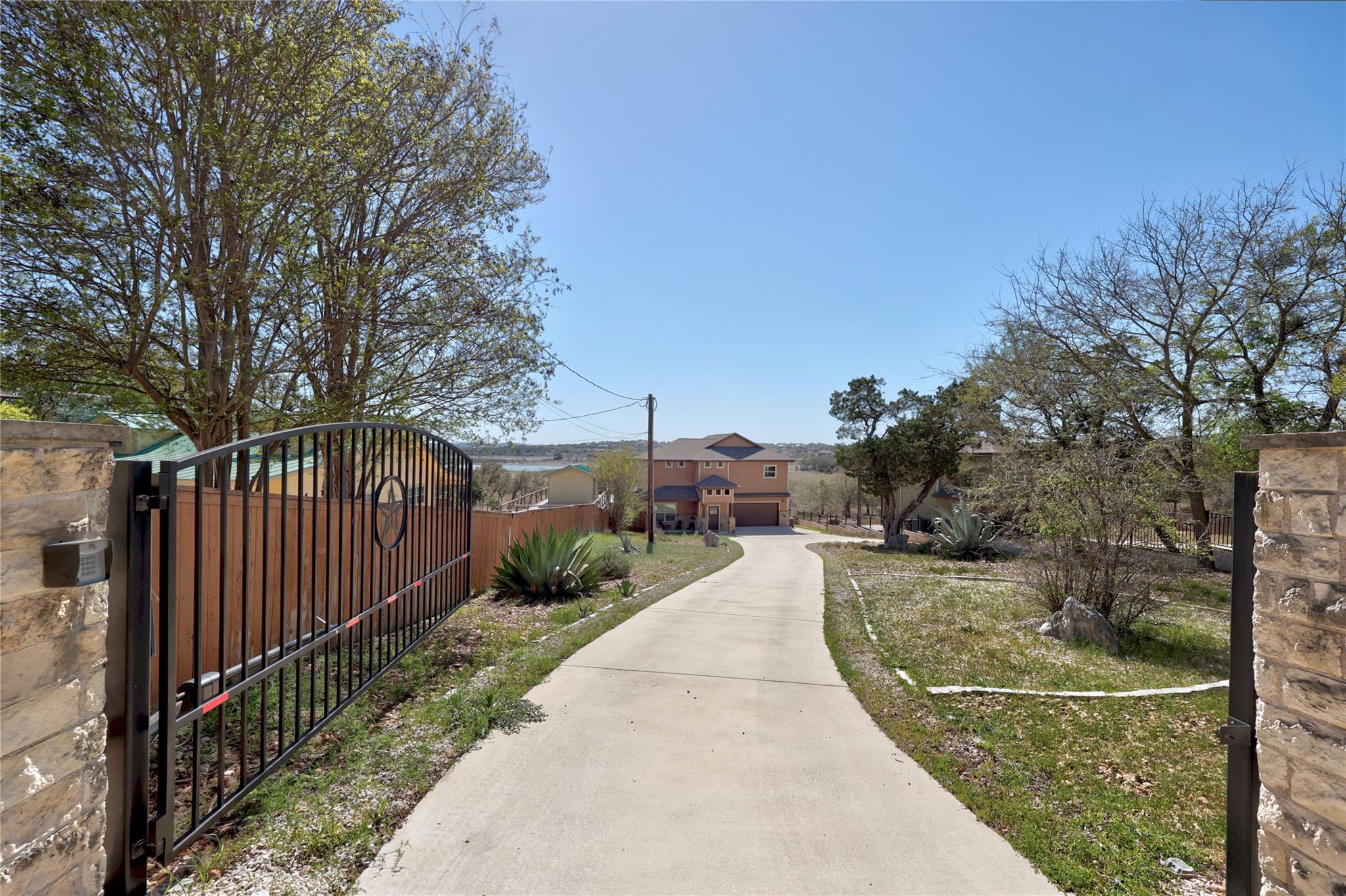 1748 Lakeshore DR