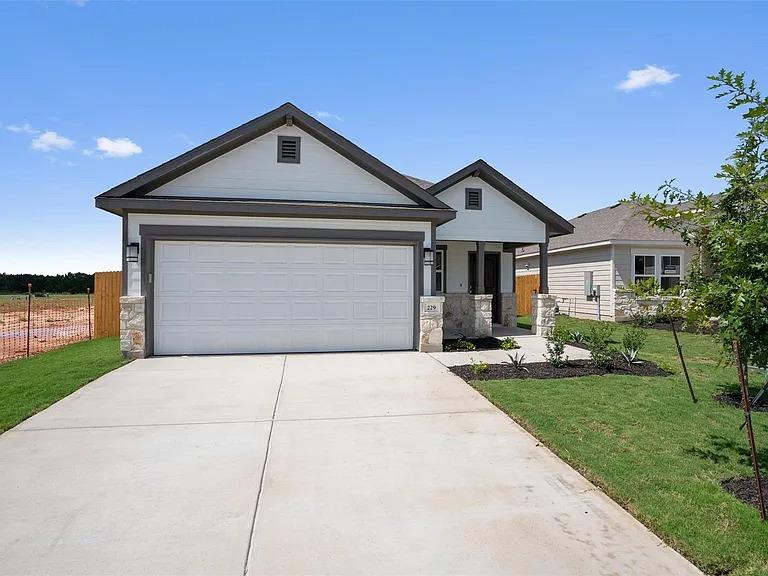 Photo 1 of 25 — 245 Ironshoe TRL, Liberty Hill, TX 78642