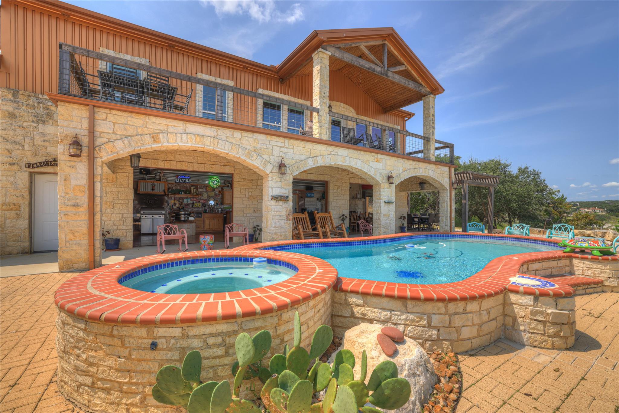 2611 WESTVIEW DR