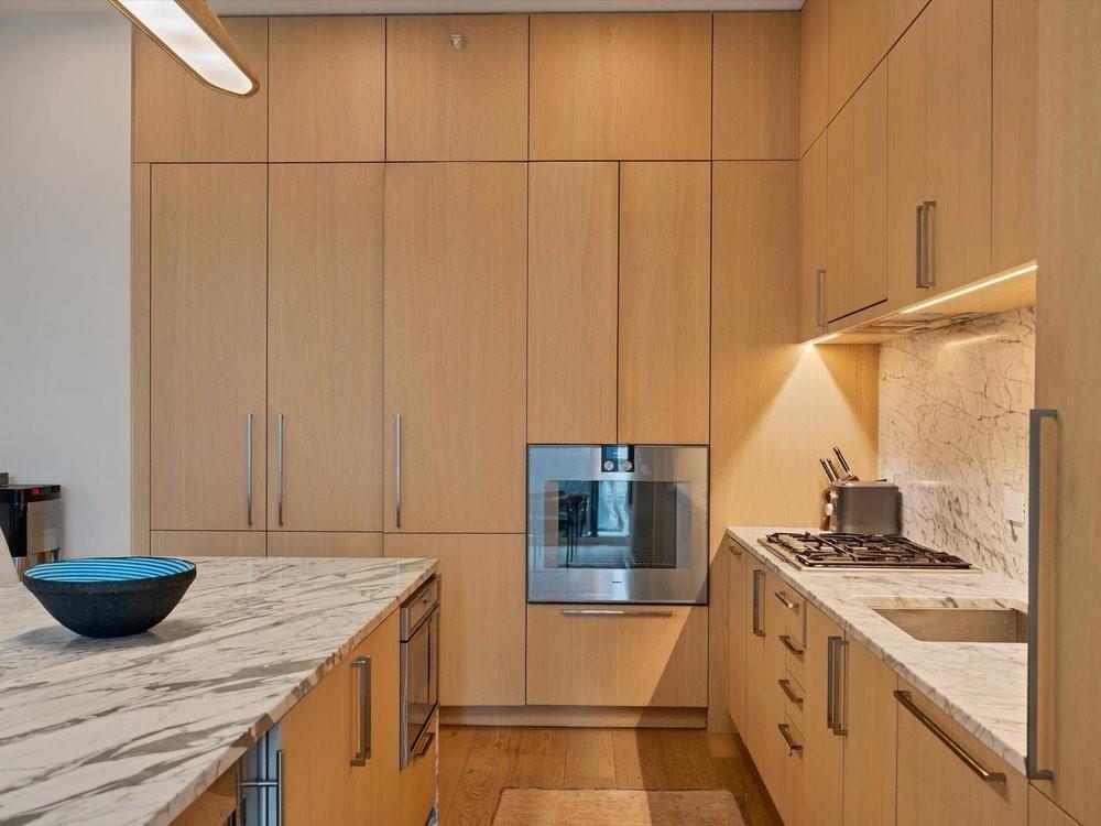 202 Nueces ST 1405