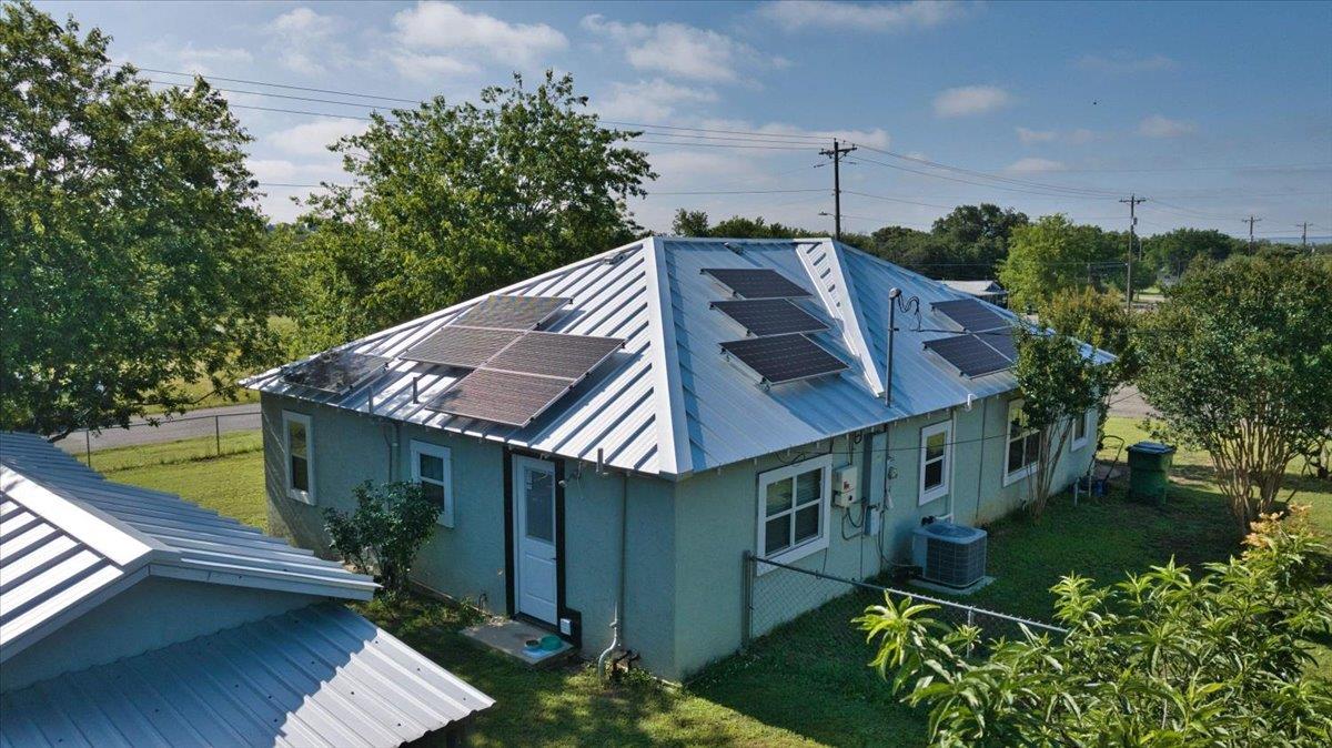 209 E Houston ST